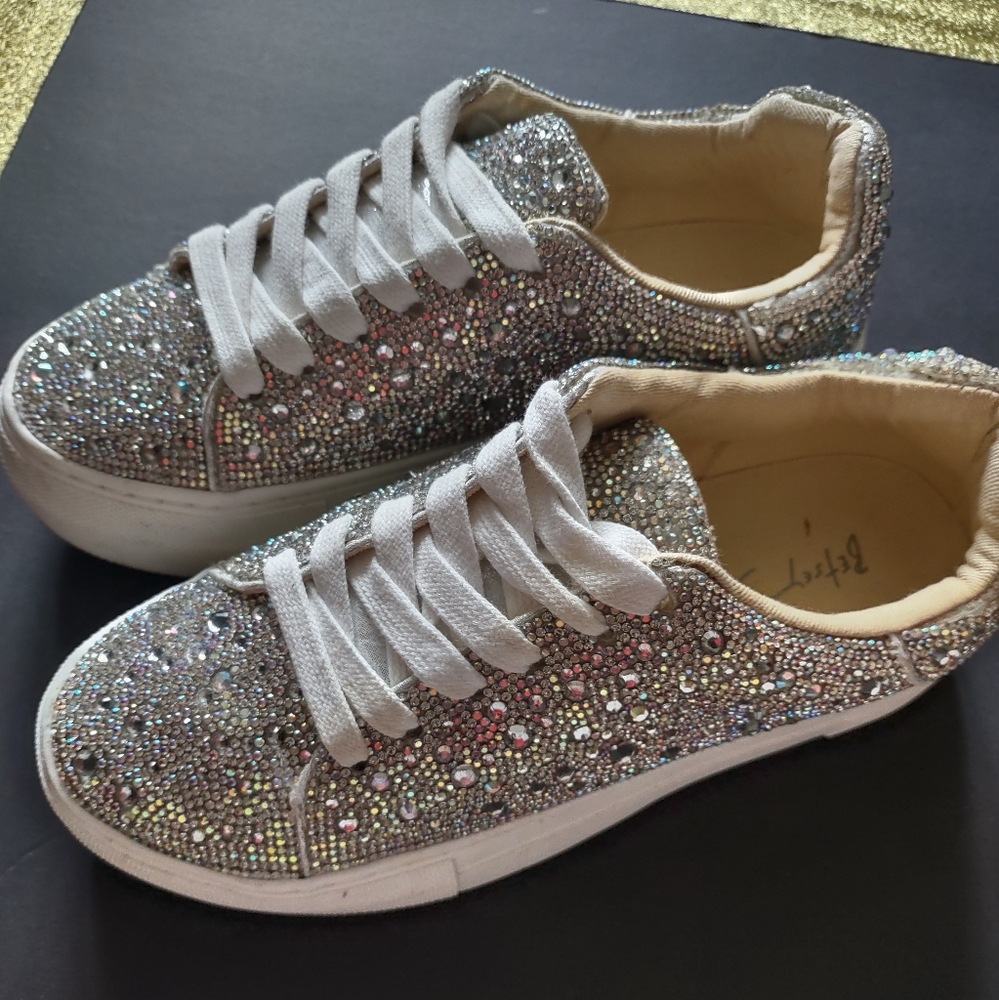 Betsey Johnson women's shoes size 5us